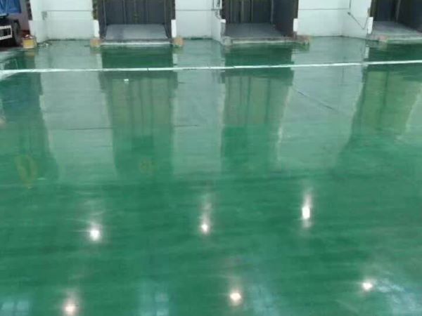 固化劑地坪翻新能夠?yàn)槲覀儙淼牧髢?yōu)勢